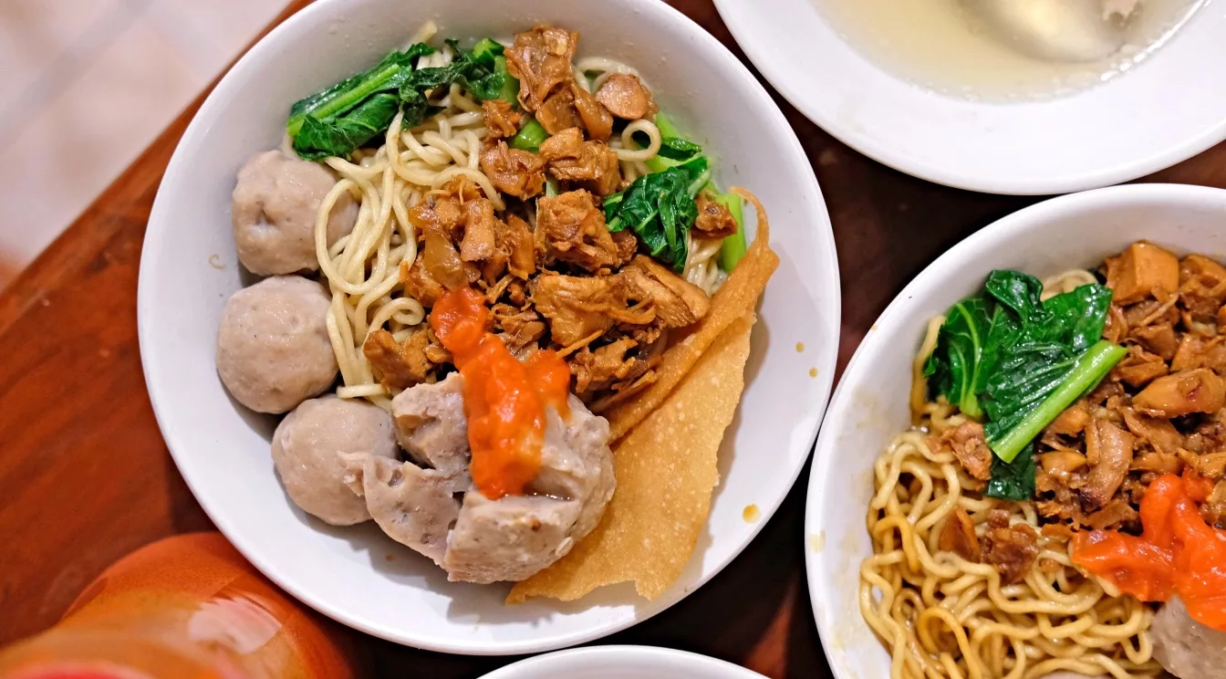 Discover the Surprising Business Strategies of Chicken Noodle with Meatballs Sellers